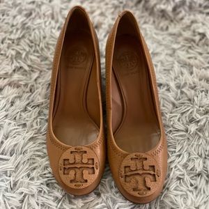 Tory Burch Chelsea Logo Medallion Wedge heel